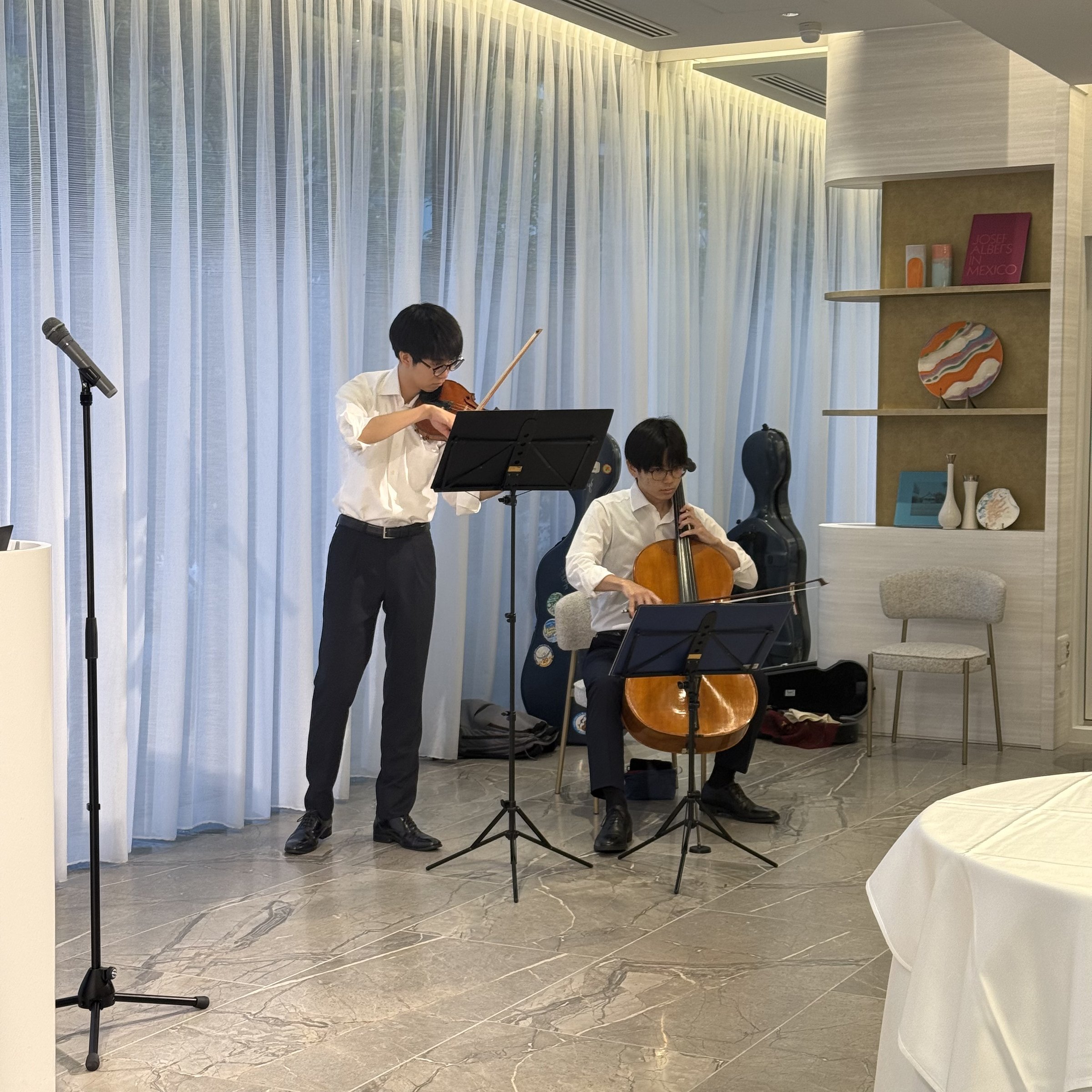 String duet at the conference banquet